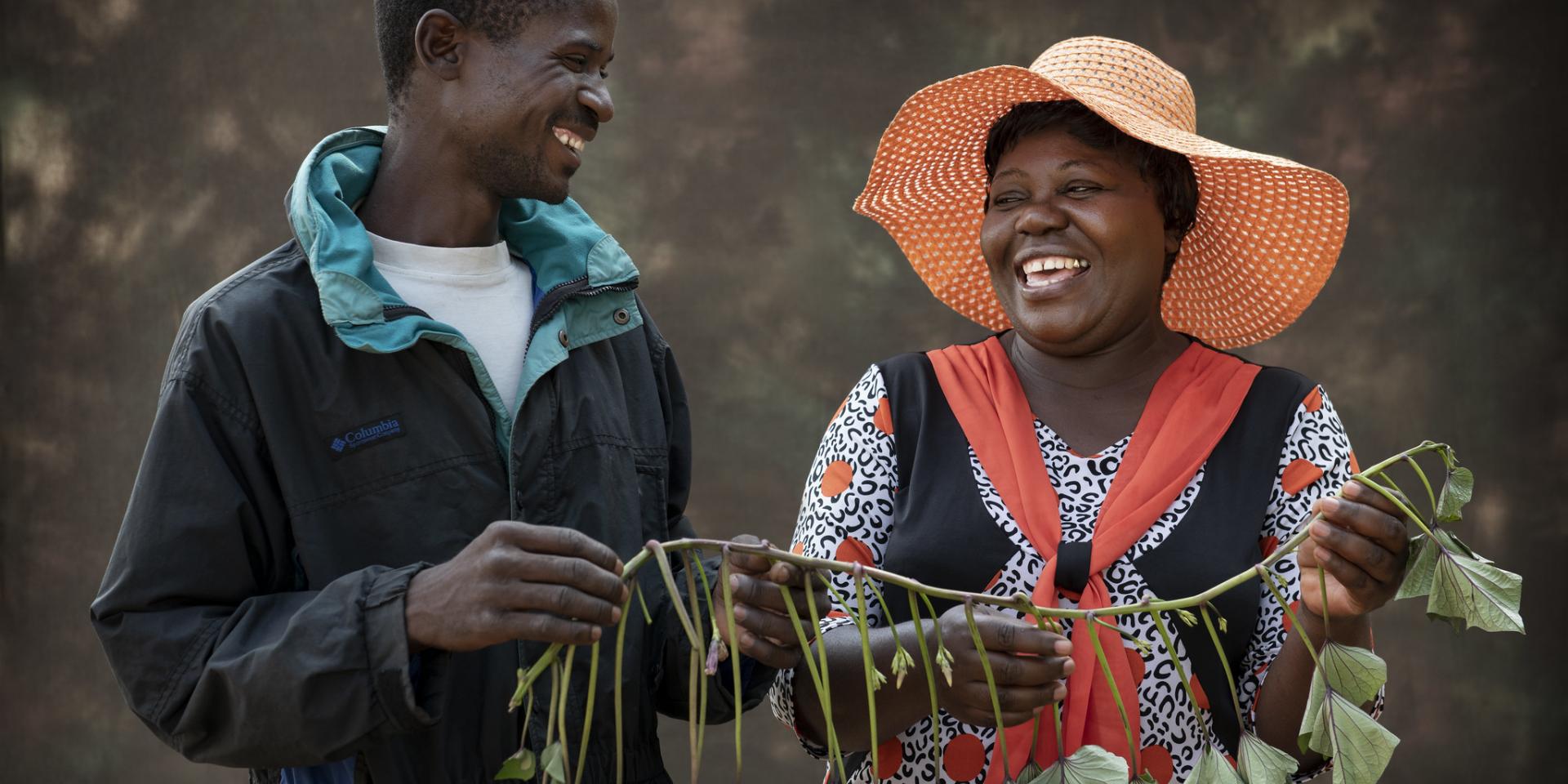 Gerald Action (left) is an orange-fleshed sweet potato farmer, with Felistus Chipungu, breeder and scientist from CIP. Photo: C de Bode/CGIAR.