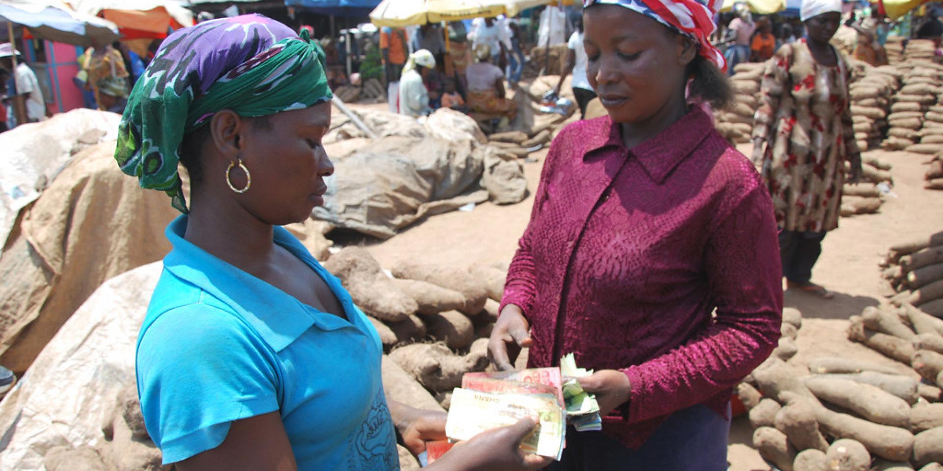 Women selling yams in Ghana. Photo: IITA.