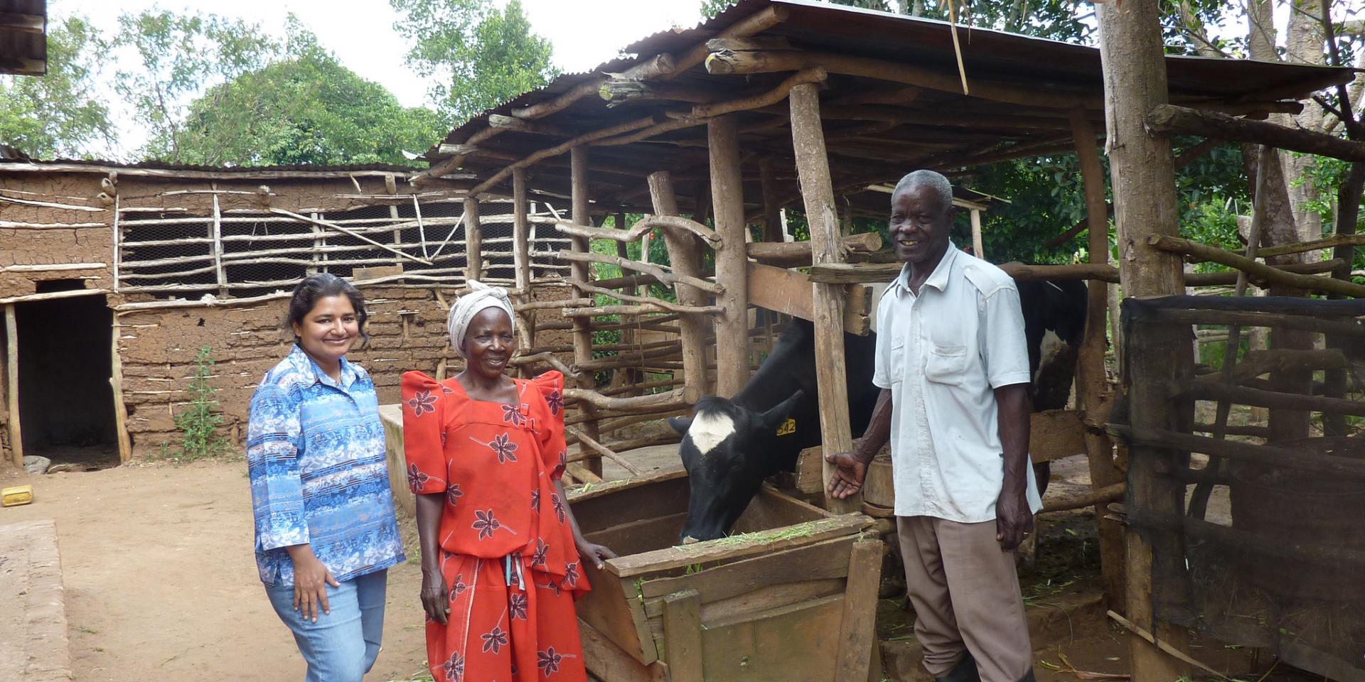 Photo of researcher and farmers in Uganda