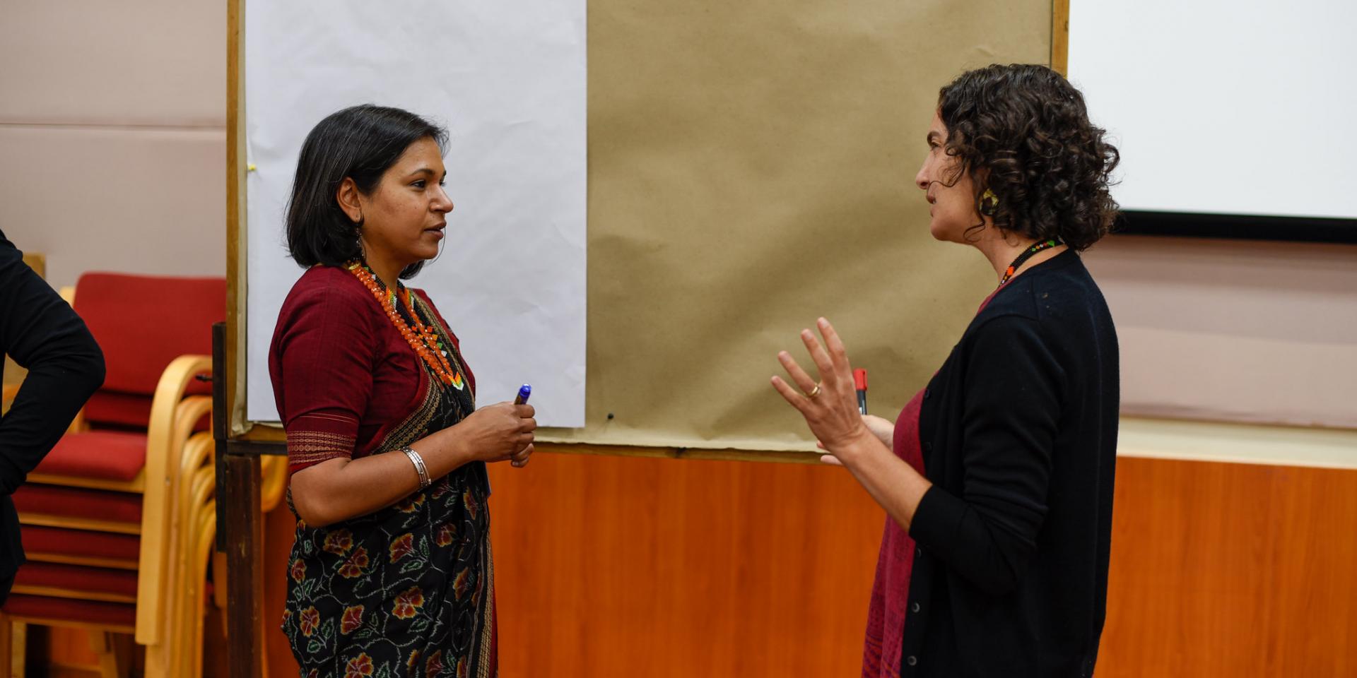 Two gender researchers in discussion