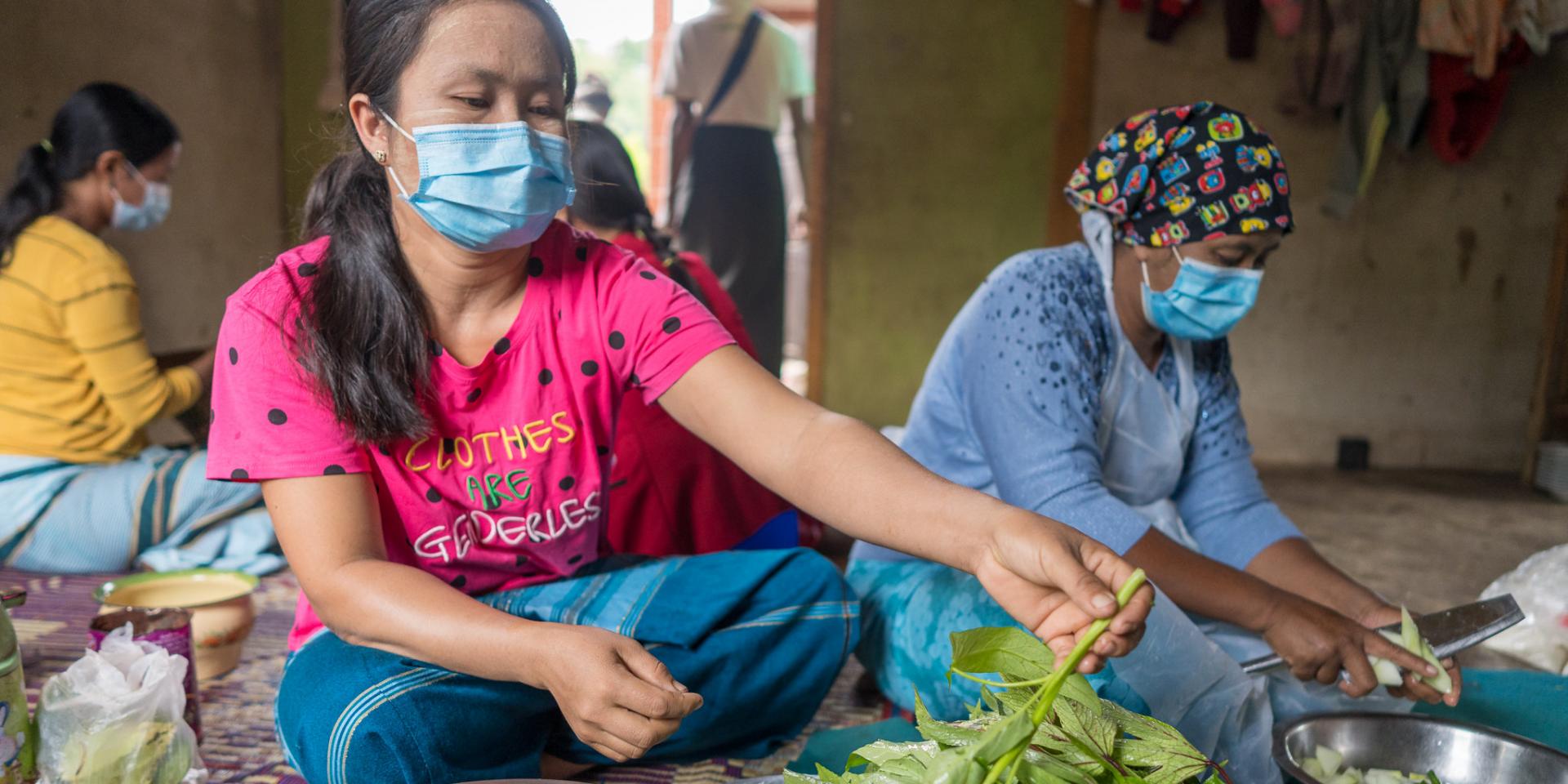 A woman cutting spinach for cooking competition during the Nutrition month celebration in Pinlaung, Shan. 