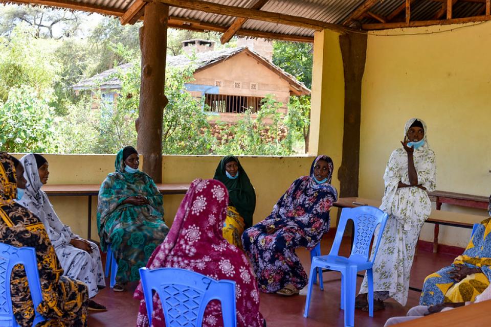 Women's group at Malka Bisanadi Cultural Village during discussions with CIP and WFP staff.     Photo: V. Atakos (CIP-SSA)